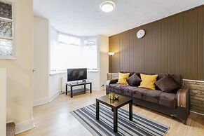 2-bed House - Sleeps 7 & Free Parking