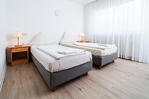 G & L Hotel