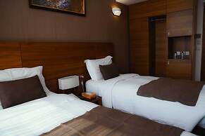 Nour Al Thuria Hotel