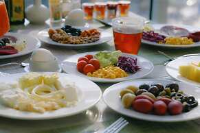 Nour Al Thuria Hotel