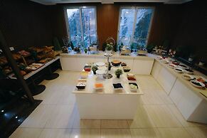 Nour Al Thuria Hotel