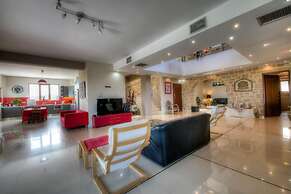 Amazing Villa Arios