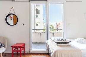 Modern apt With Terrace 4 min Walk to the Beach
