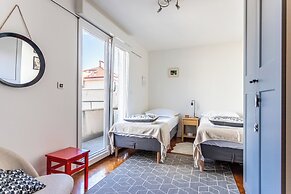 Modern apt With Terrace 4 min Walk to the Beach