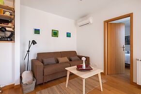 Modern apt With Terrace 4 min Walk to the Beach