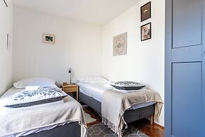 Modern apt With Terrace 4 min Walk to the Beach