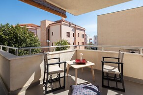 Modern apt With Terrace 4 min Walk to the Beach