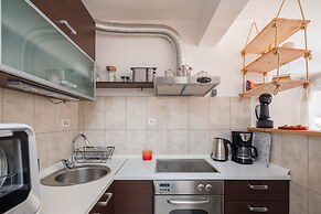Modern apt With Terrace 4 min Walk to the Beach