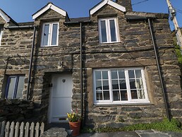 2 Bwth Mawr