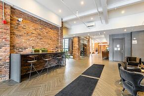2BR 2 Storey Loft Free Parking Gym
