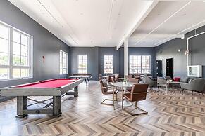 2BR 2 Storey Loft Free Parking Gym