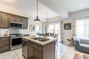 Modern Lakeshore 3BR 3BA TH Free Parking BBQ