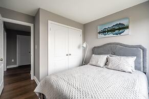 Modern Lakeshore 3BR 3BA TH Free Parking BBQ