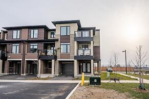Modern Lakeshore 3BR 3BA TH Free Parking BBQ