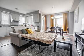 Modern Lakeshore 3BR 3BA TH Free Parking BBQ