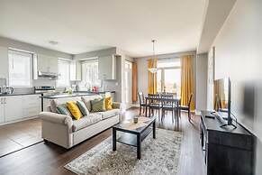 Modern Lakeshore 3BR 3BA TH Free Parking BBQ