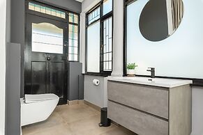 One Calais Luxury Apartments