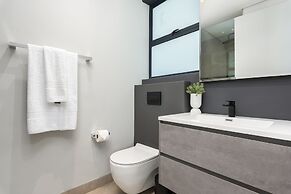 One Calais Luxury Apartments