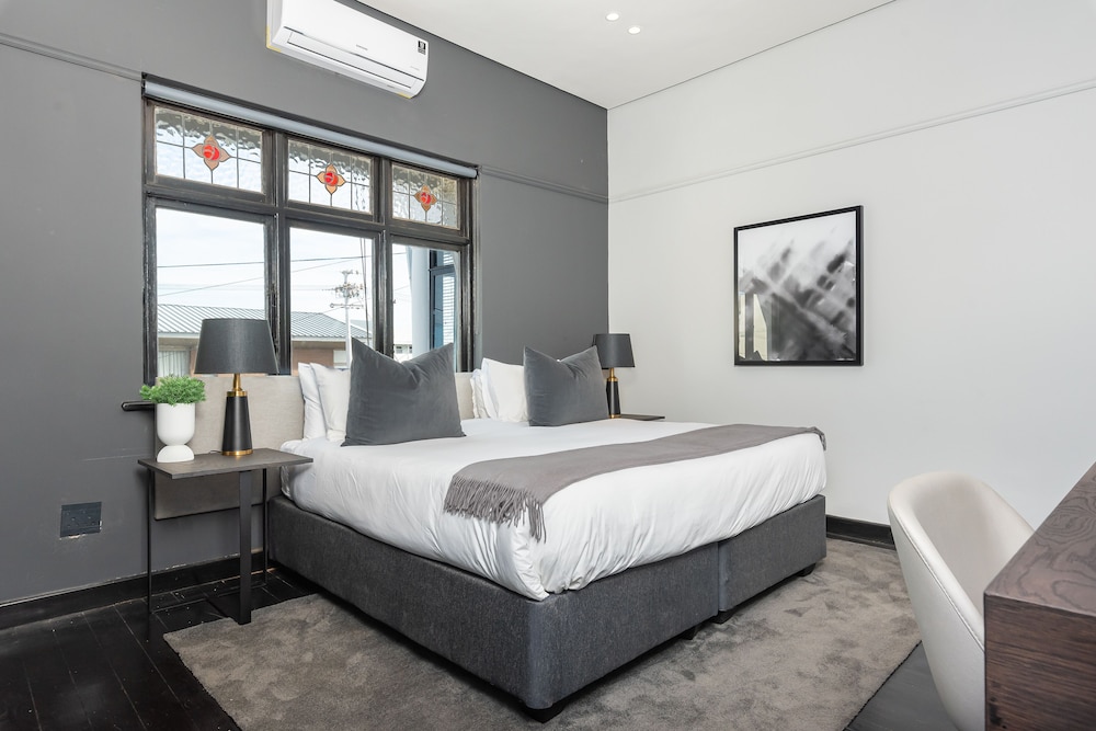 One Calais Luxury Apartments