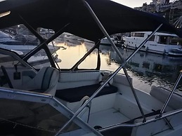 Traditional Boat Sleeps 2 With Cafe