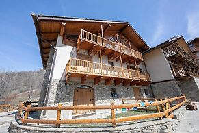 Rebecca's House (few steps from skiing)
