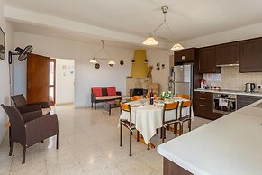Villa Yiangos in Neo Chorio