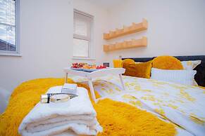 Beautiful two Bedrooms Ensuite Apartment