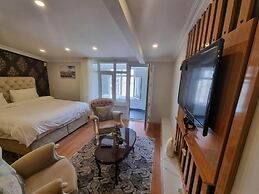 Ata suit Otel
