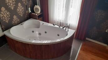 Ata suit Otel