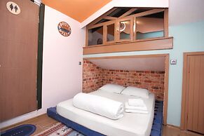 Aden Room