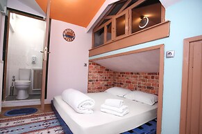 Aden Room