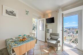 Nido Belvedere AC and Lake View