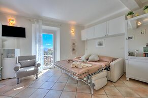 Nido Belvedere AC and Lake View