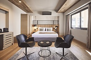 Cama Luxury Suites Glyfada