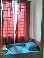 OYO Home 90496 Delima Homestay