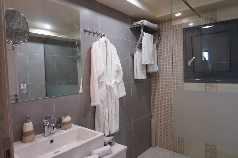 Theo & Ms Apt - 2 Beds - Garden - Parking - Wifi