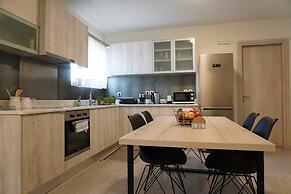 Theo & Ms Apt - 2 Beds - Garden - Parking - Wifi