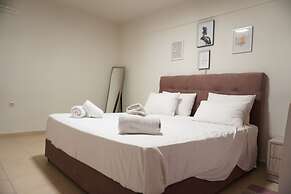 Theo & Ms Apt - 2 Beds - Garden - Parking - Wifi