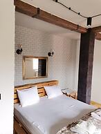 Airport Apartments