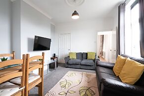 Spacious 4BR, Parking, Near Centre
