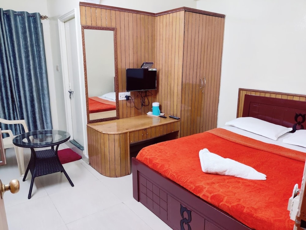 Goroomgo Kaveri Deluxe Lodge Bengaluru