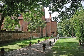 Breathtaking Elizabethan Manor House