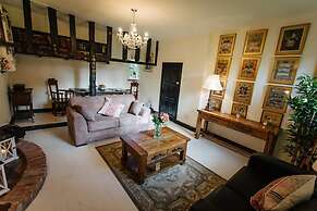 Breathtaking Elizabethan Manor House