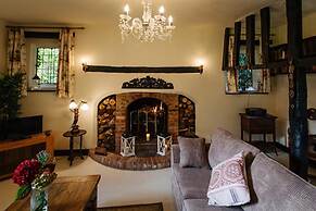 Breathtaking Elizabethan Manor House