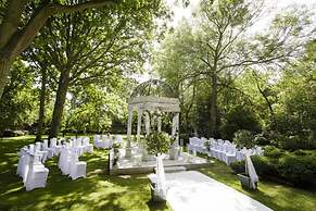 Breathtaking Elizabethan Manor House