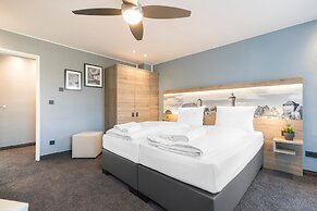 Riverview Apartments by dasPaul