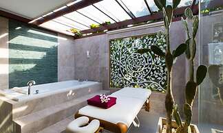 Dasiri Lakefront Villa Premium