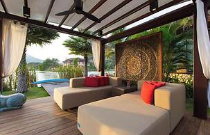 Dasiri Lakefront Villa Premium