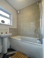 Lovely 2-bed Downstairs Apartment