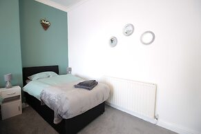 Lovely 2-bed Downstairs Apartment